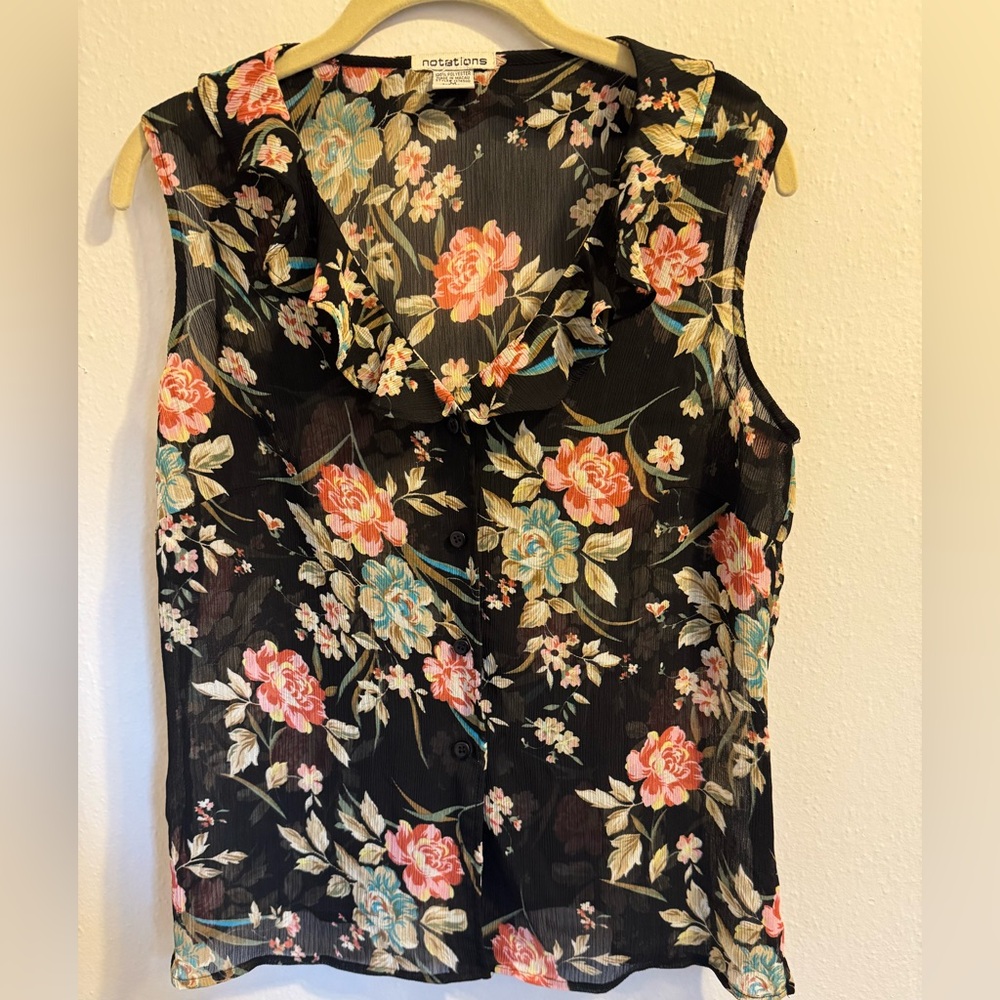 Notations floral, sheer button up tank!